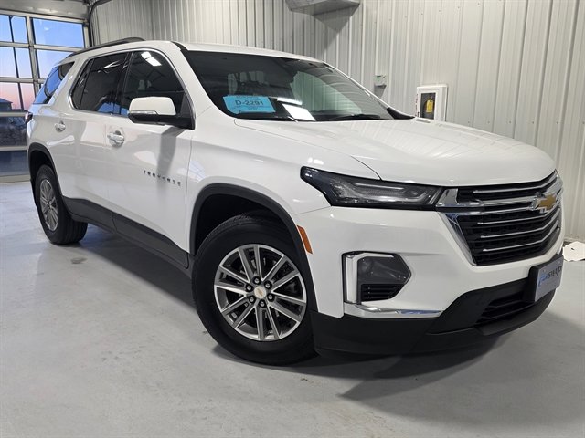 Used 2023 Chevrolet Traverse LT w/ LPO, Floor Liner Package image 1