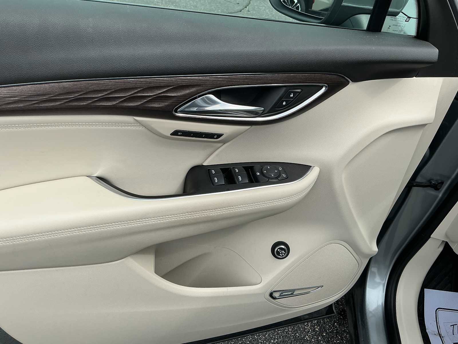 Used 2023 Buick Envision Avenir image 21