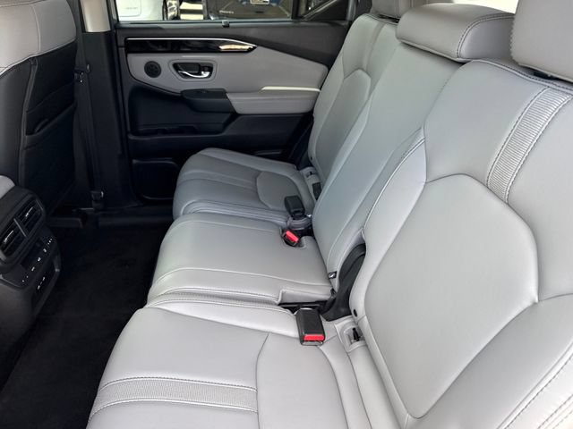 Used 2025 Honda Pilot Touring image 29