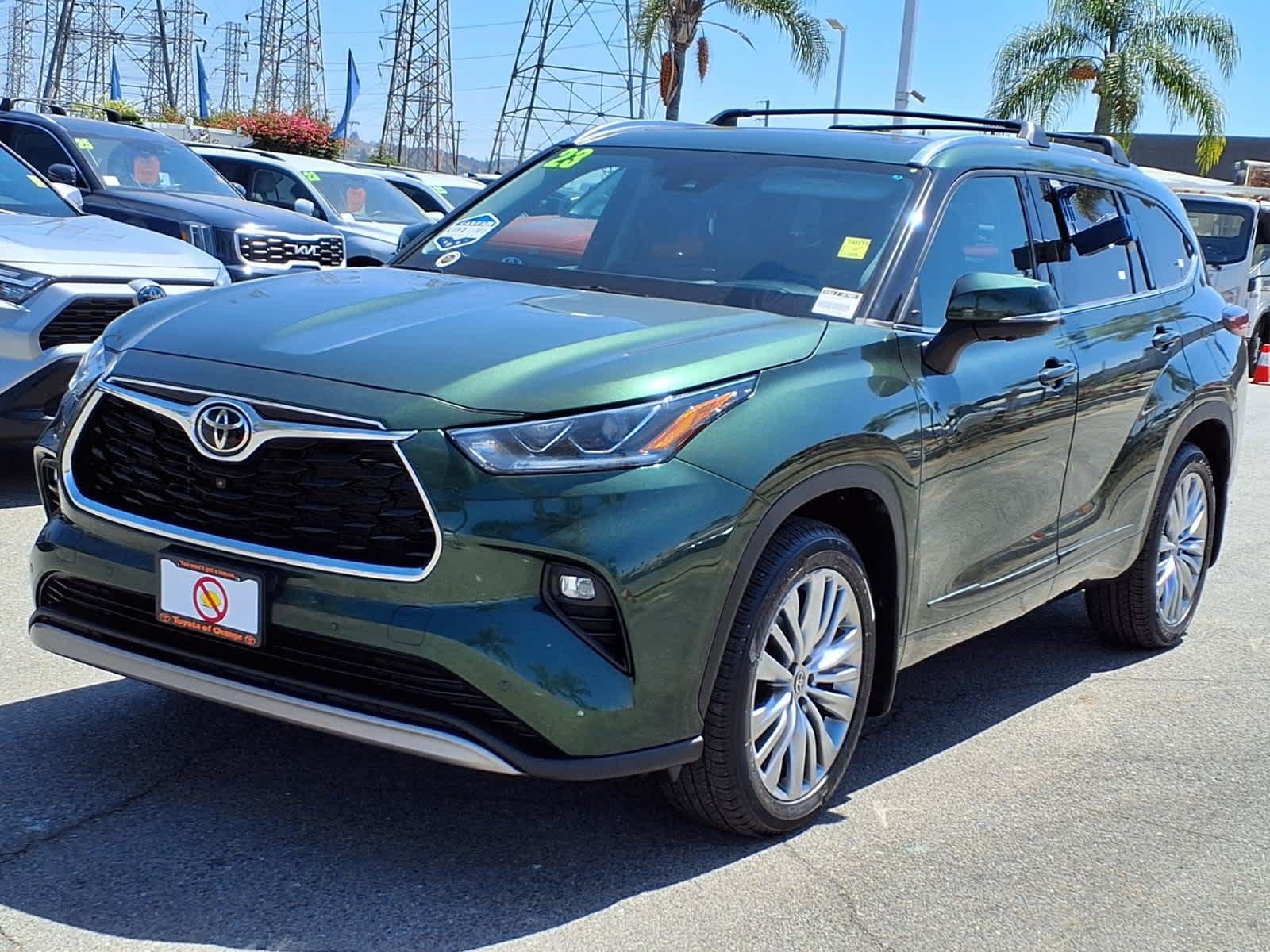 Used 2023 Toyota Highlander Platinum FWD image 3