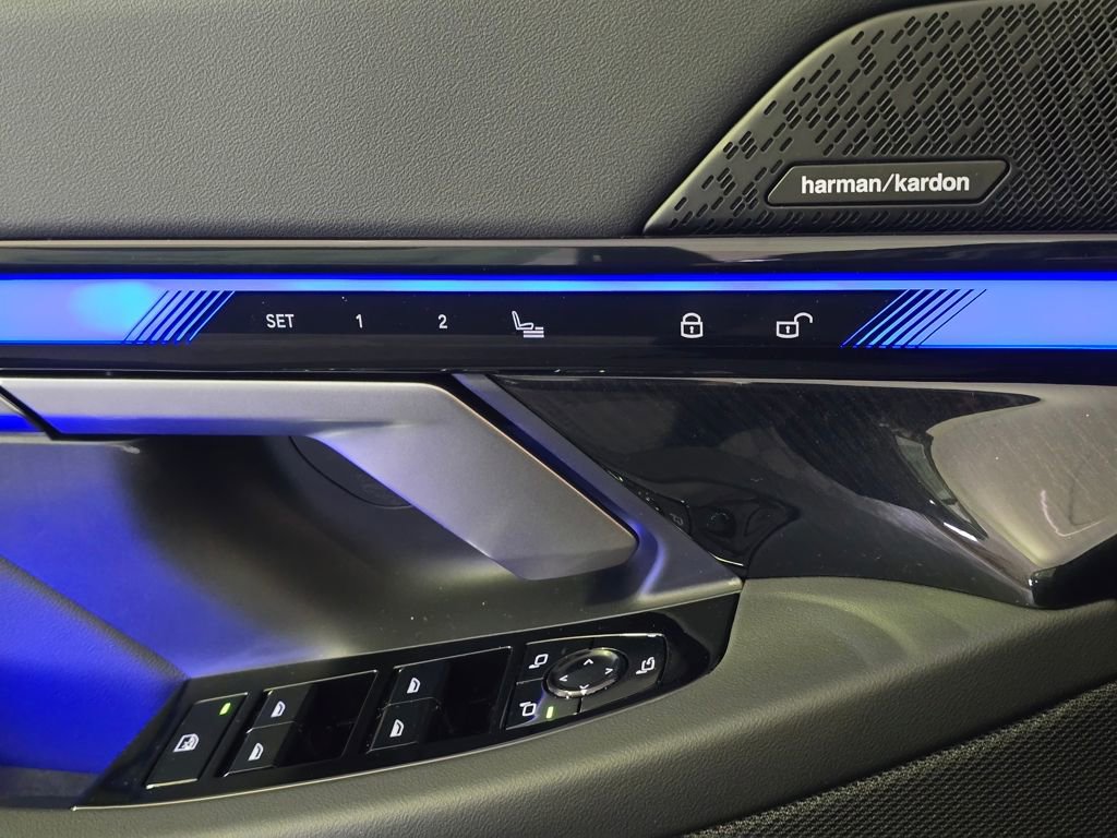 New 2026 BMW 530i xDrive w/ M Sport Package image 9