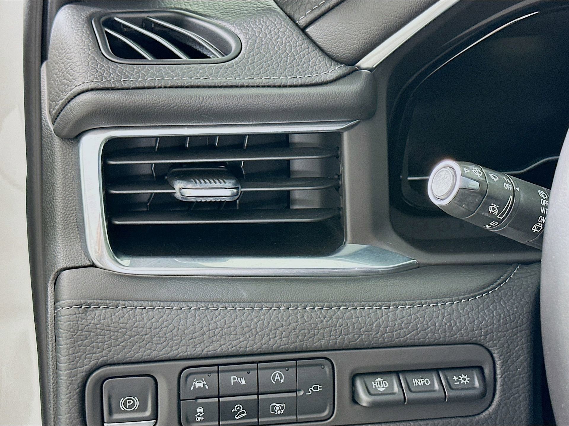Used 2022 GMC Yukon Denali image 11
