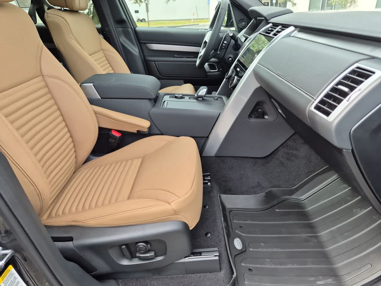 New 2026 Land Rover Discovery Limited Edition AWD/4WD image 24