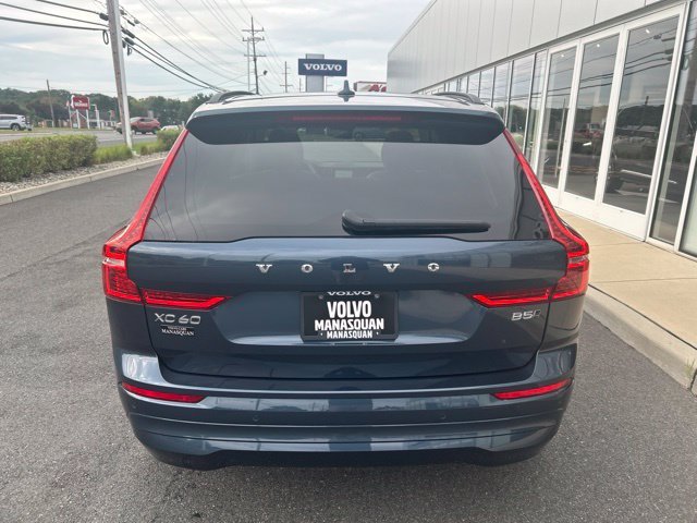 Used 2022 Volvo XC60 B5 Momentum w/ Climate Package AWD/4WD image 4