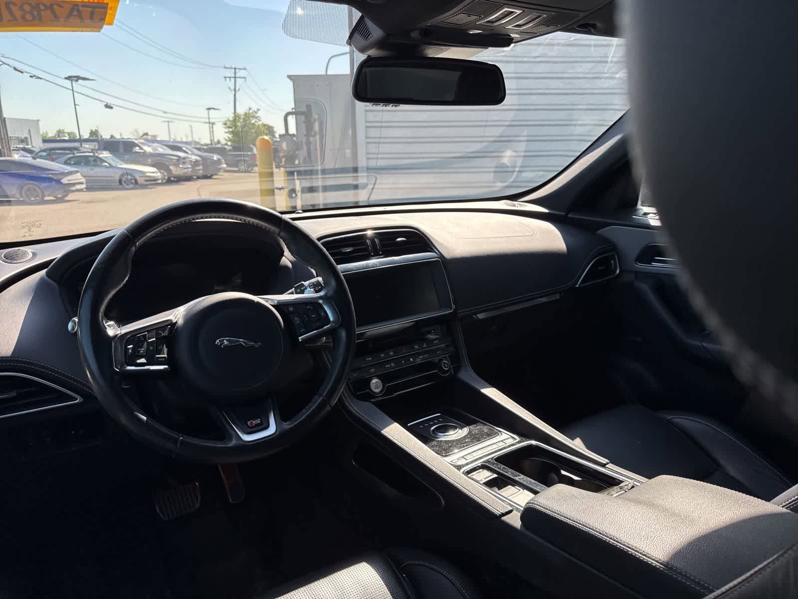 Used 2018 Jaguar F-PACE S AWD/4WD image 10