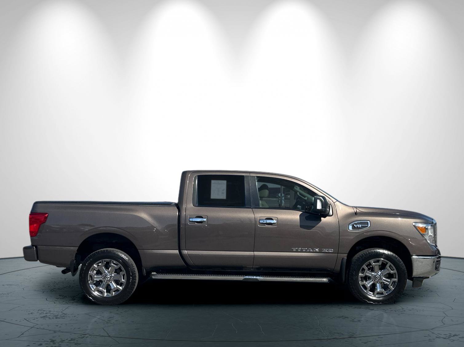 Used 2018 Nissan Titan SV w/ SV Convenience Package AWD/4WD image 3