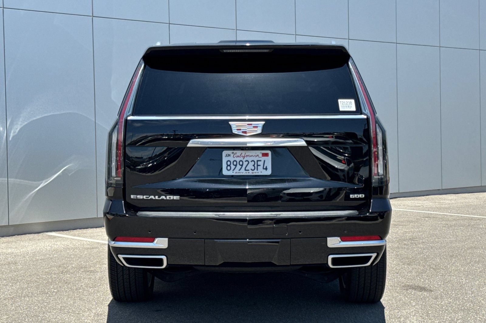 Used 2025 Cadillac Escalade ESV Luxury AWD/4WD image 4