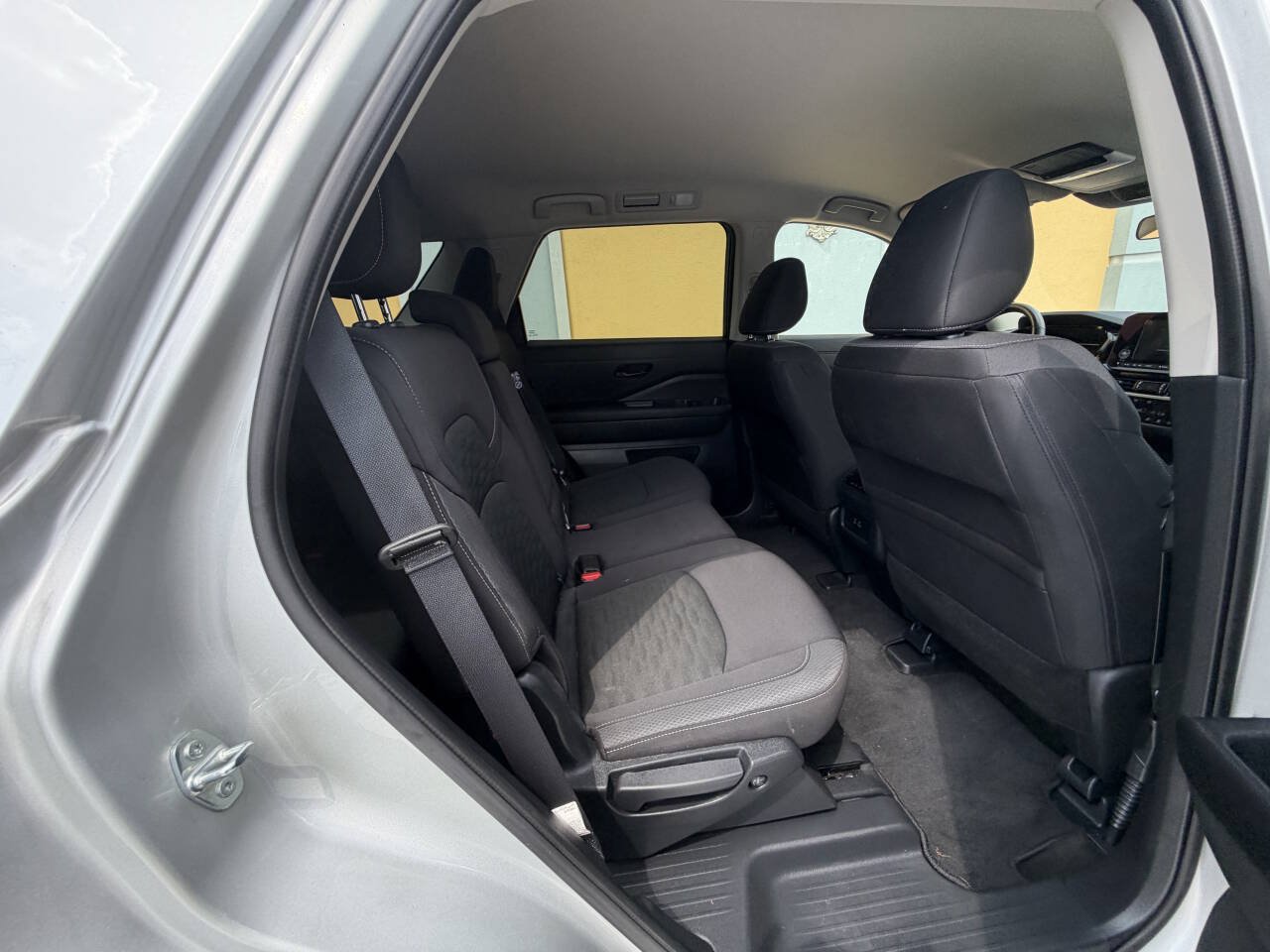 Used 2025 Nissan Pathfinder SV FWD image 13