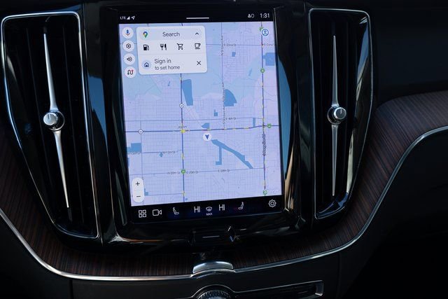 Used 2023 Volvo XC60 B5 Plus image 10