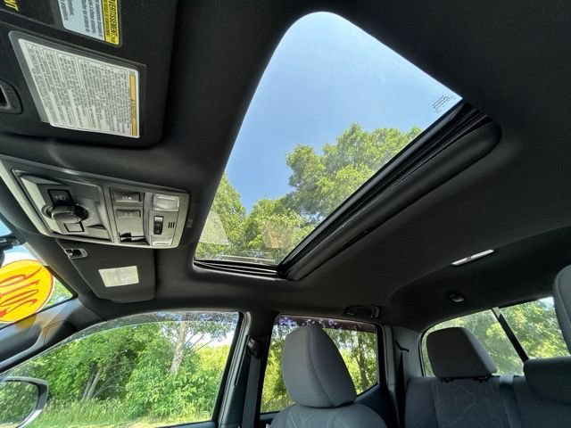 Used 2016 Toyota Tacoma TRD Off-Road w/ Premium & Technology Package AWD/4WD image 55