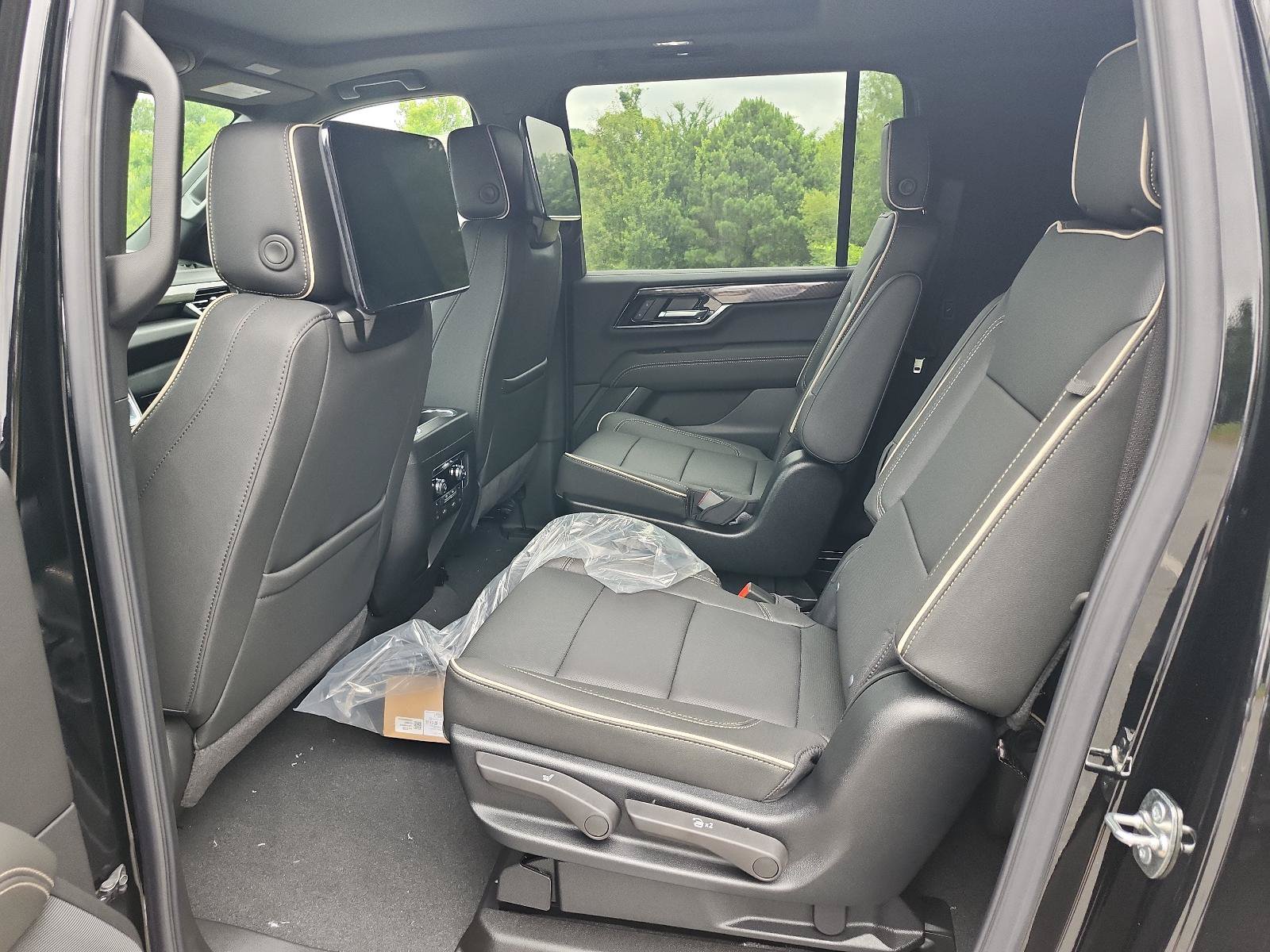 New 2026 GMC Yukon XL Elevation w/ Elevation Premium Package RWD image 13
