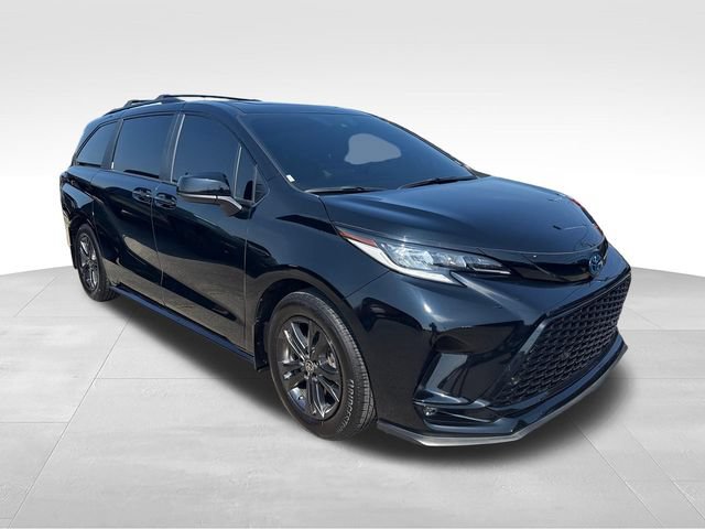 Used 2025 Toyota Sienna XSE w/ XSE Plus Package AWD/4WD image 7