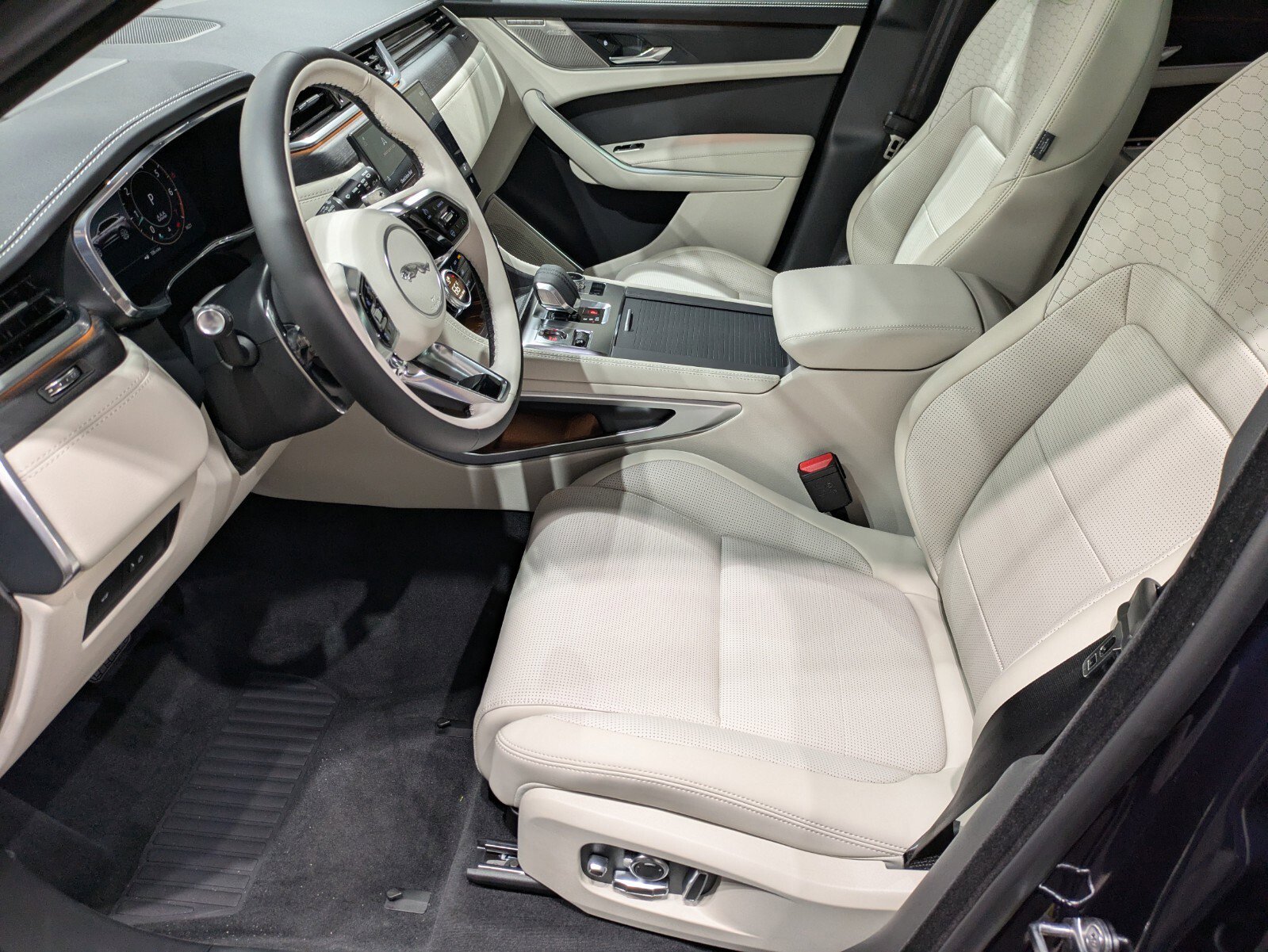 New 2026 Jaguar F-PACE R-Dynamic S image 8