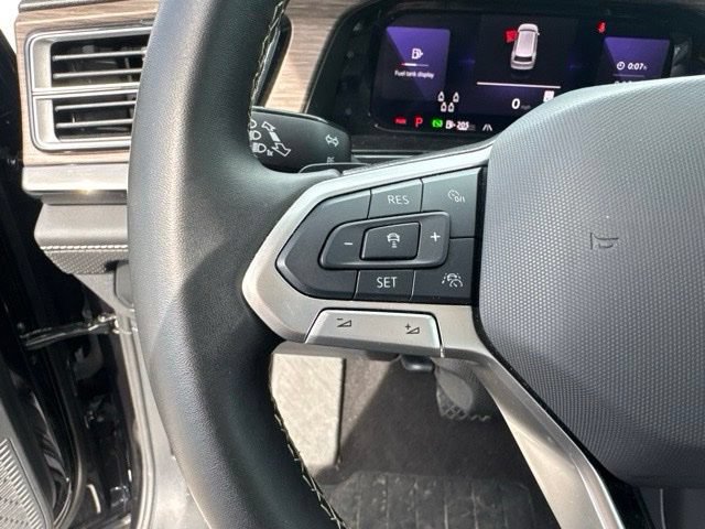 Used 2025 Volkswagen Atlas SEL AWD/4WD image 17