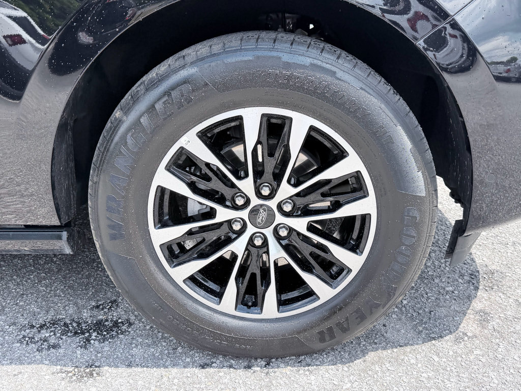 Used 2025 Ford Expedition Platinum AWD/4WD image 37