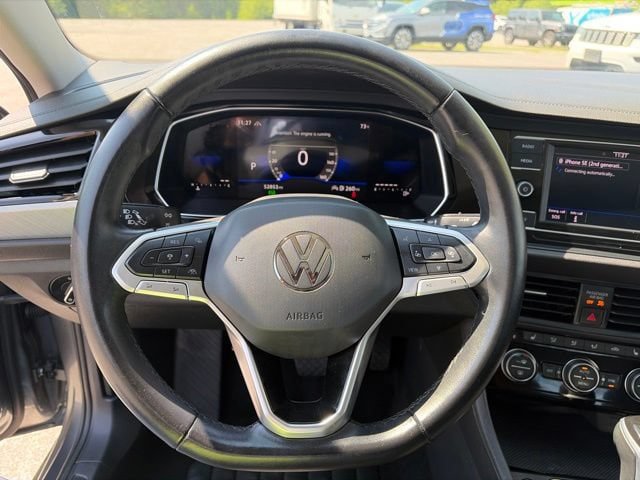 Used 2024 Volkswagen Jetta SE FWD image 14