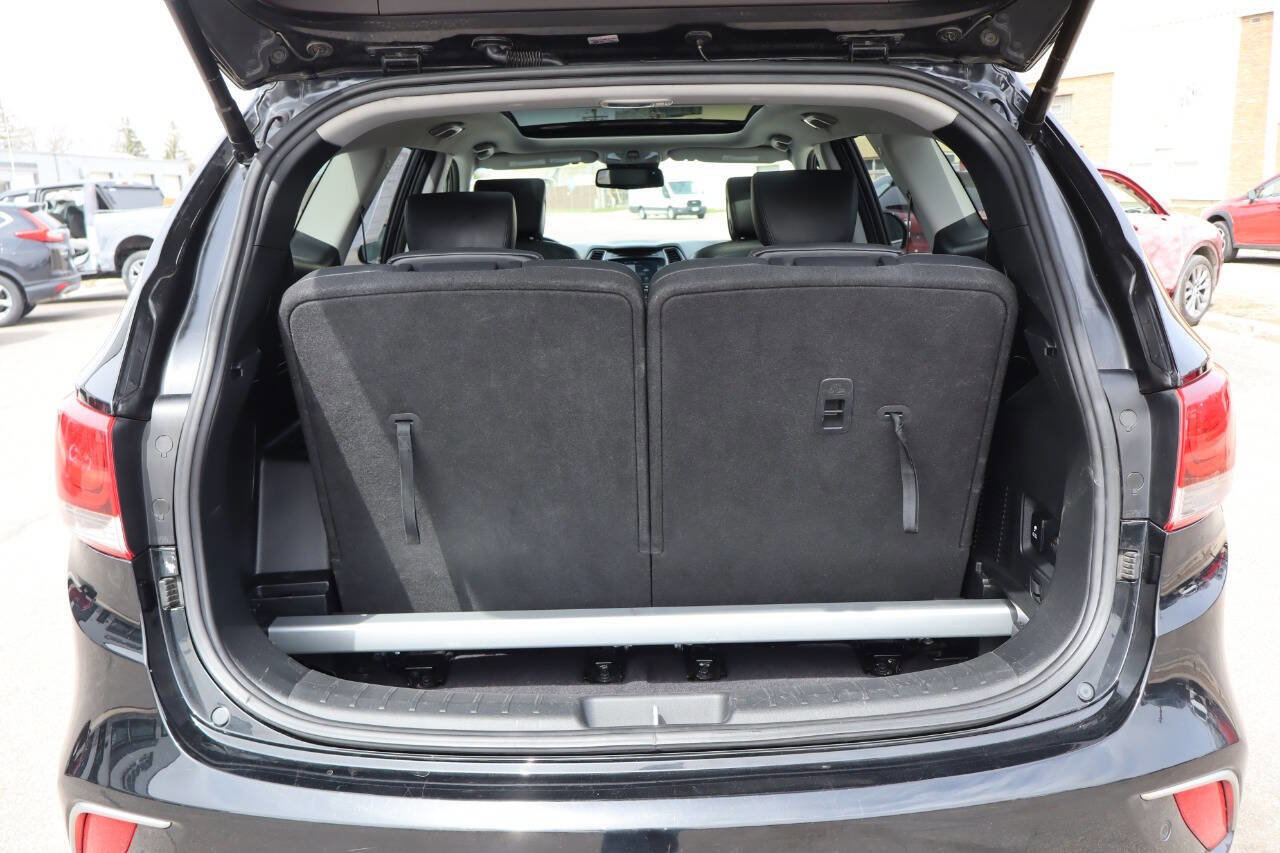 Used 2017 Hyundai Santa Fe Limited image 11