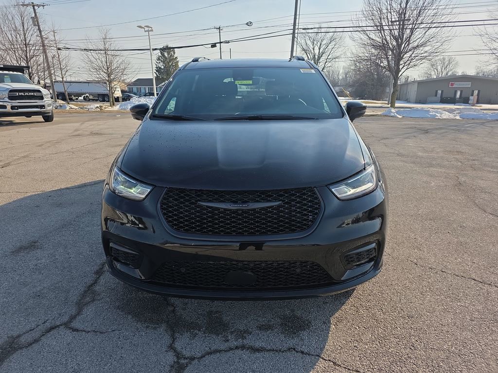New 2026 Chrysler Pacifica Select AWD/4WD image 2