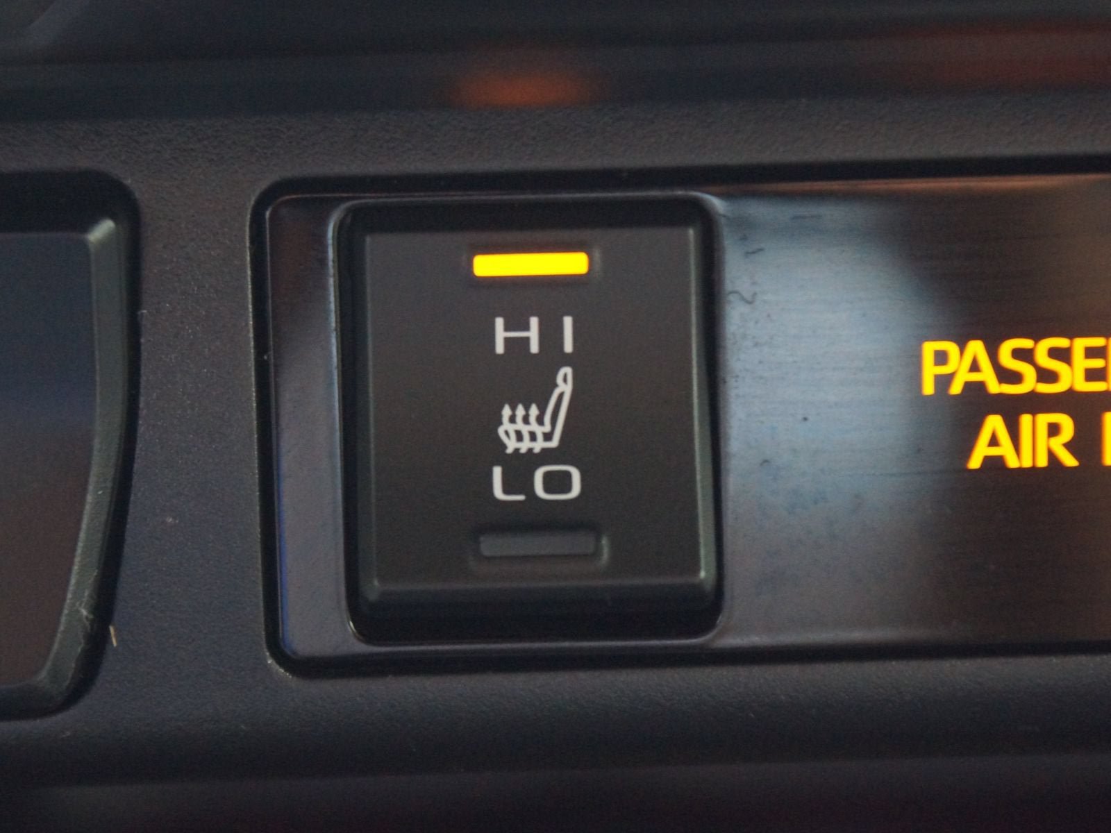 Used 2019 Toyota RAV4 Limited w/ Advanced Technology Package FWD image 9