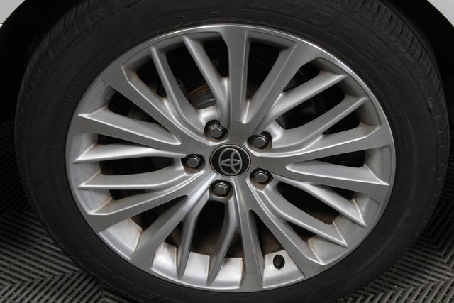 Used 2020 Toyota Camry XLE image 9