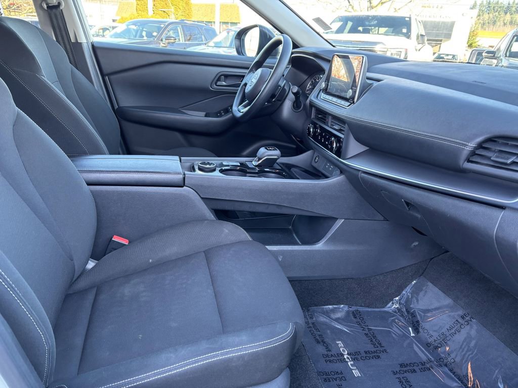 Used 2024 Nissan Rogue S image 31