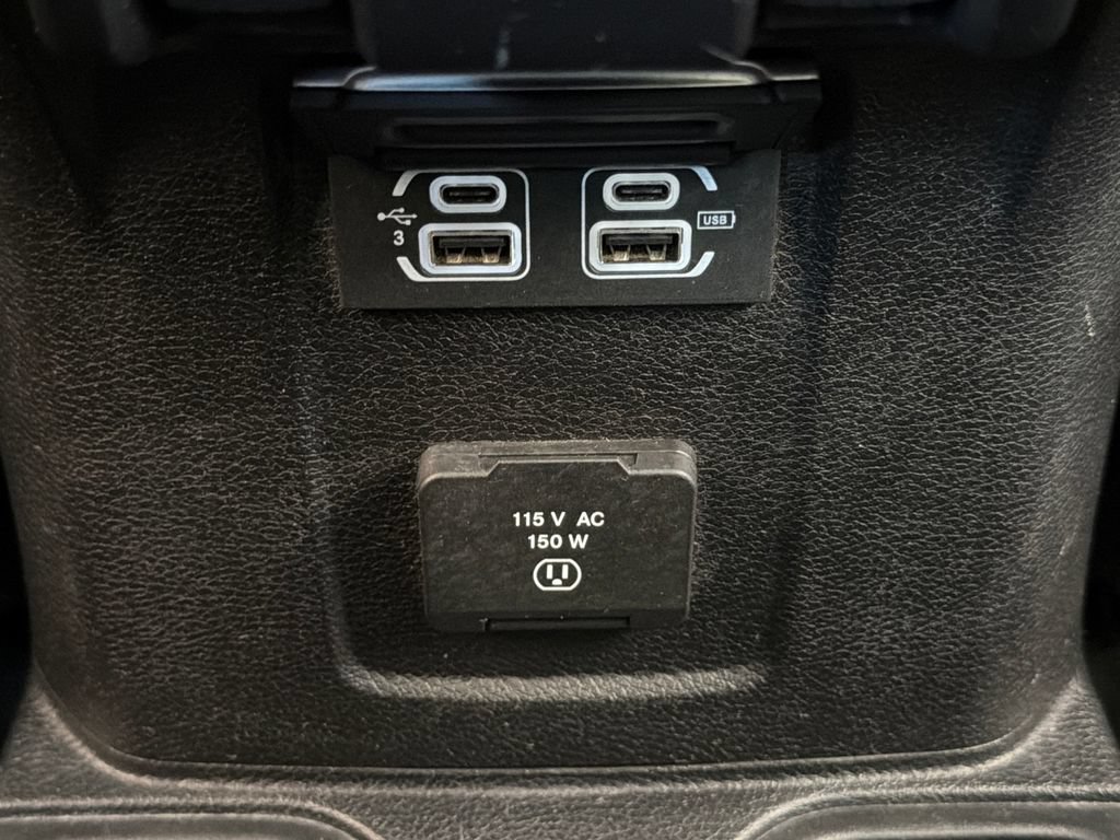 Used 2018 Jeep Wrangler Unlimited Sahara w/ Dual Top Group AWD/4WD image 32