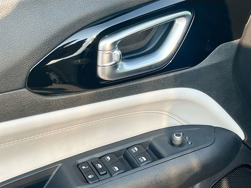 Used 2024 Jeep Compass Limited image 17