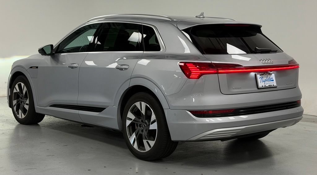 Used 2022 Audi e-tron Premium Plus AWD/4WD image 4