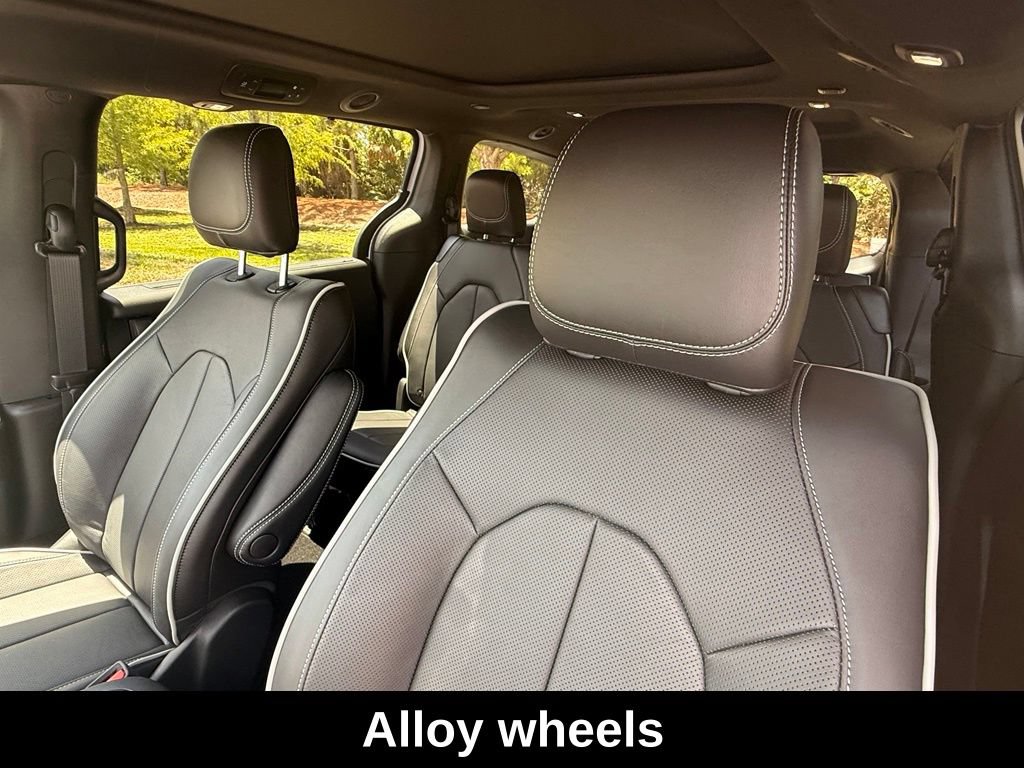 New 2027 Chrysler Pacifica Limited FWD image 24