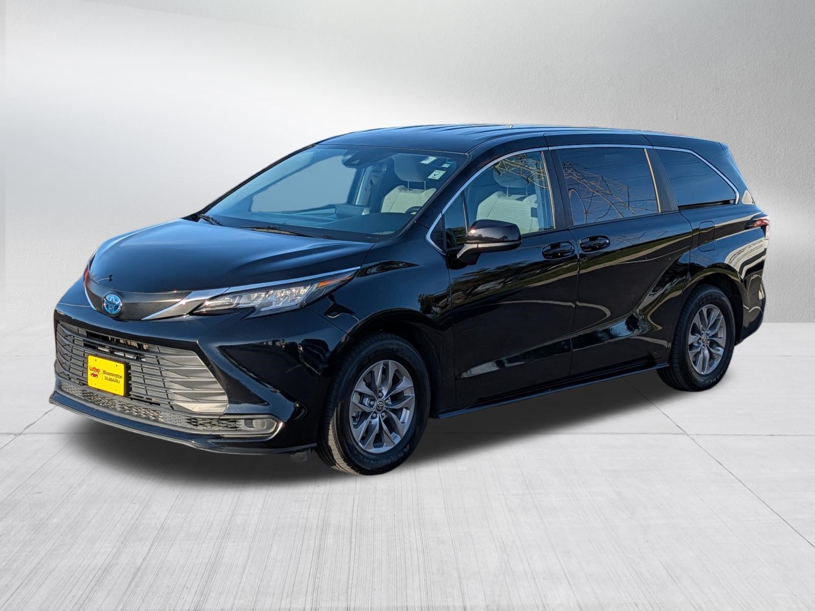 Used 2022 Toyota Sienna LE FWD image 3