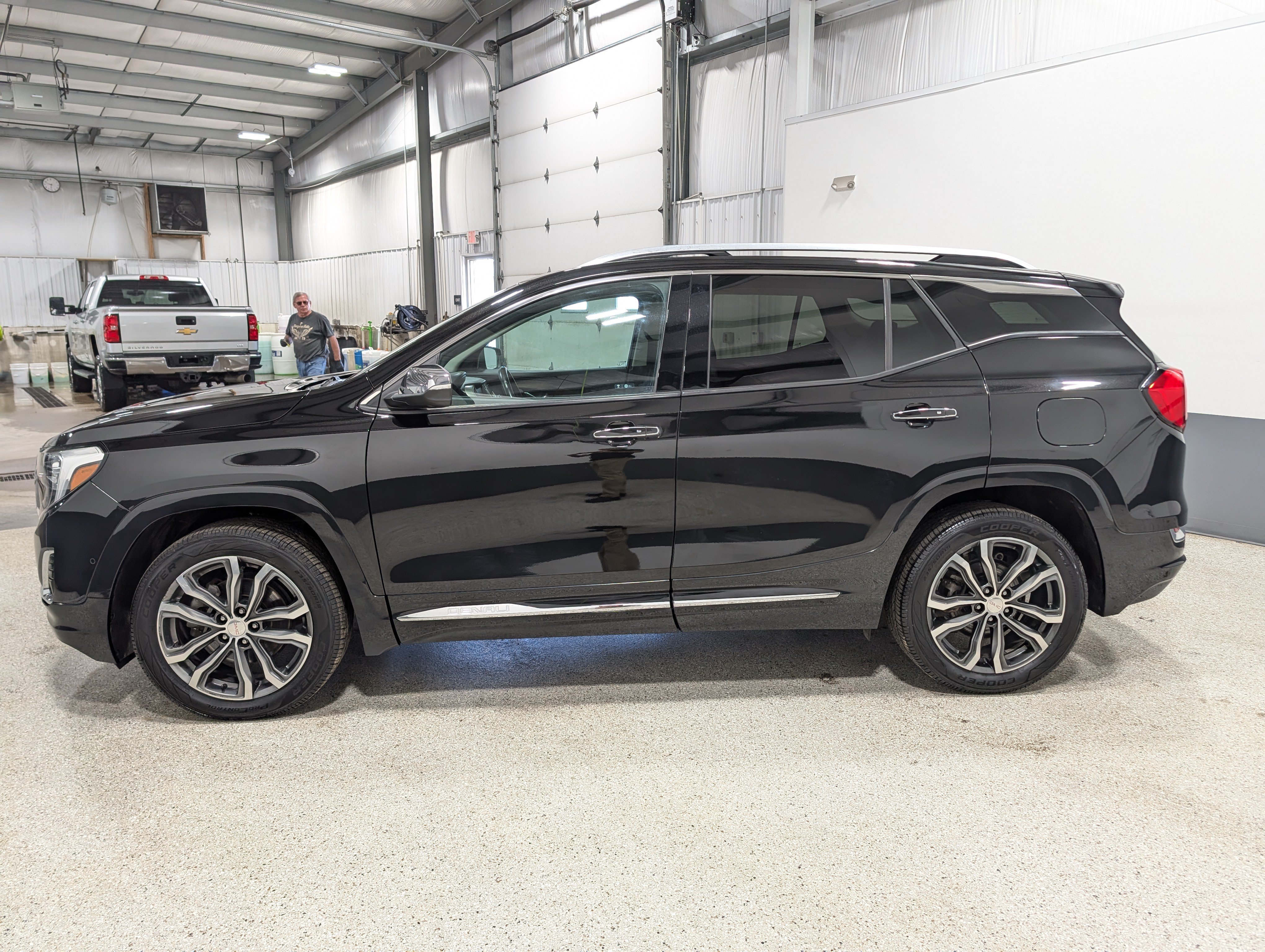 Used 2018 GMC Terrain Denali w/ Advanced Safety Package AWD/4WD image 5