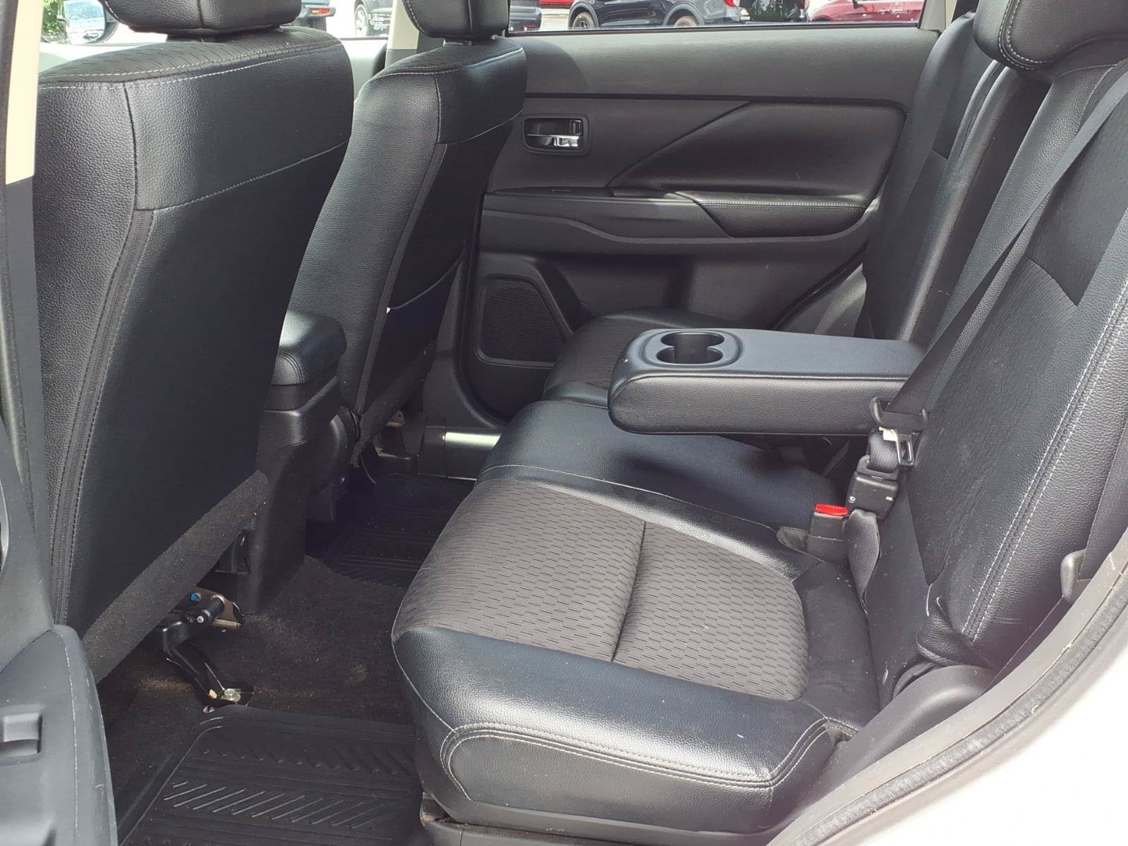 Used 2015 Mitsubishi Outlander SE AWD/4WD image 4