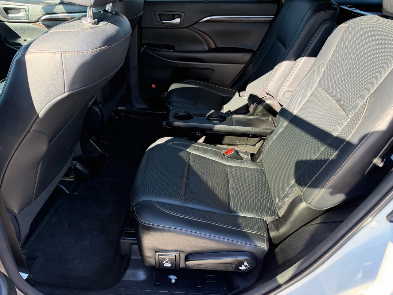 Used 2016 Toyota Highlander Limited image 26