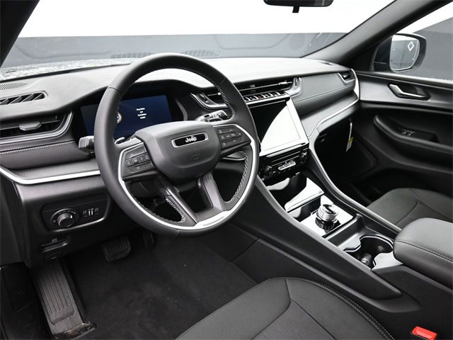 New 2025 Jeep Grand Cherokee Laredo image 13