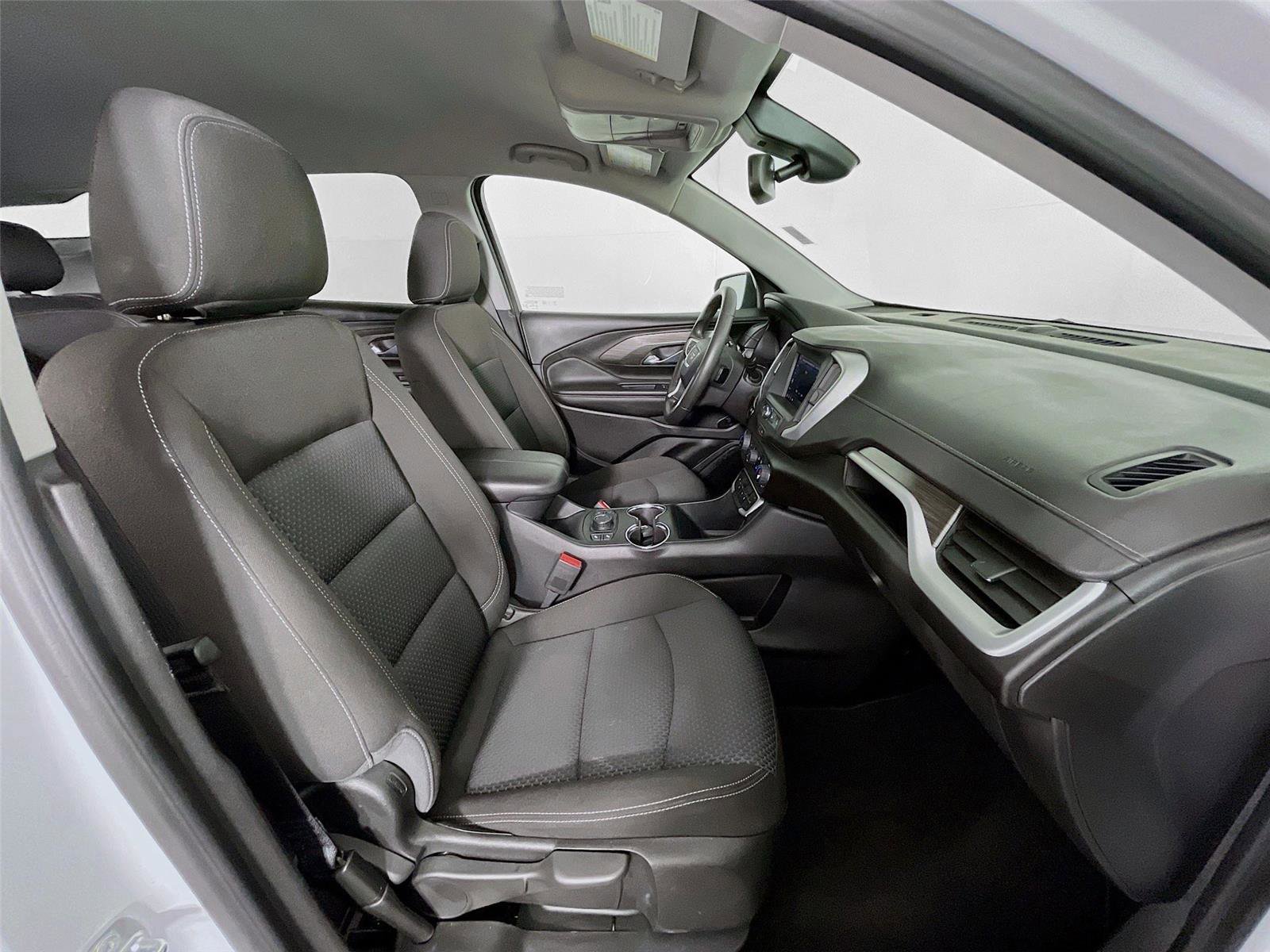 Used 2023 GMC Terrain SLE w/ Driver Convenience Package image 31