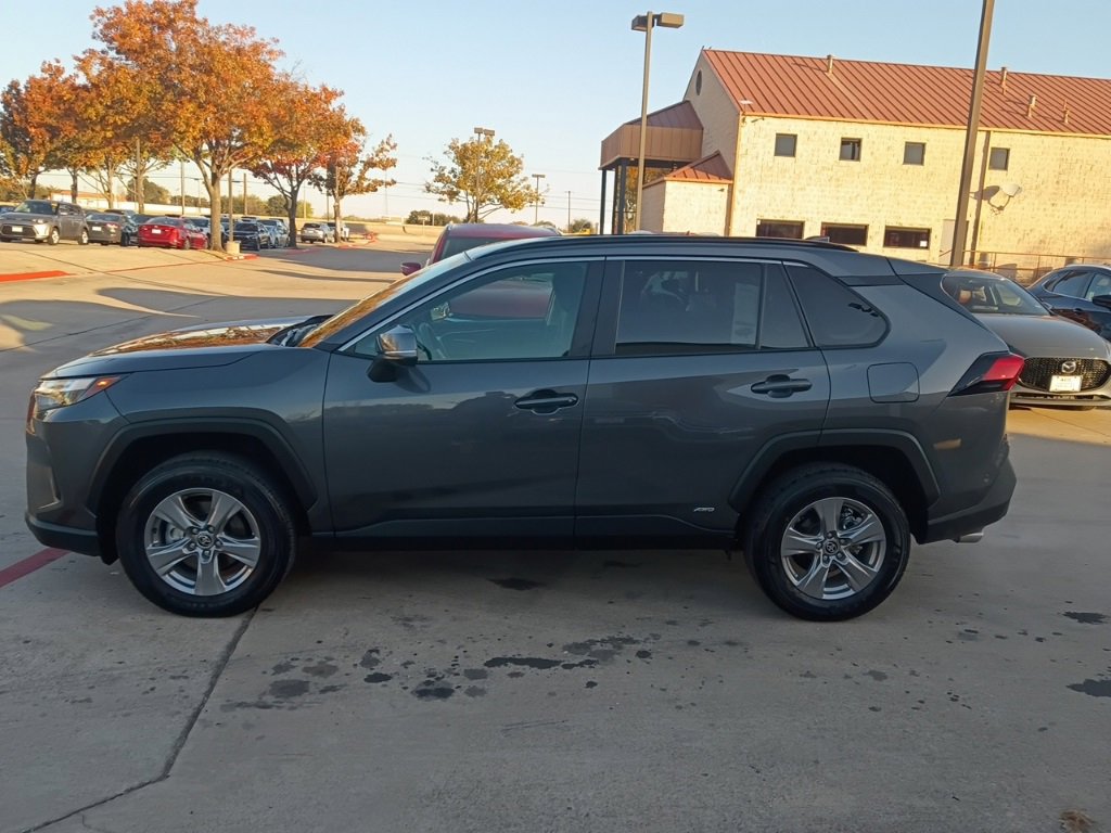 Used 2025 Toyota RAV4 XLE image 4
