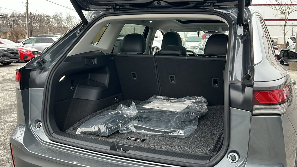 New 2026 Volkswagen Tiguan SE image 16