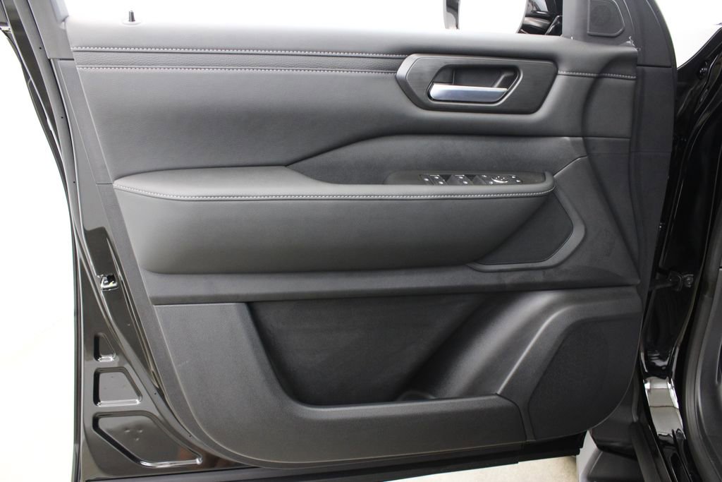 Used 2026 Nissan Armada SV RWD image 16