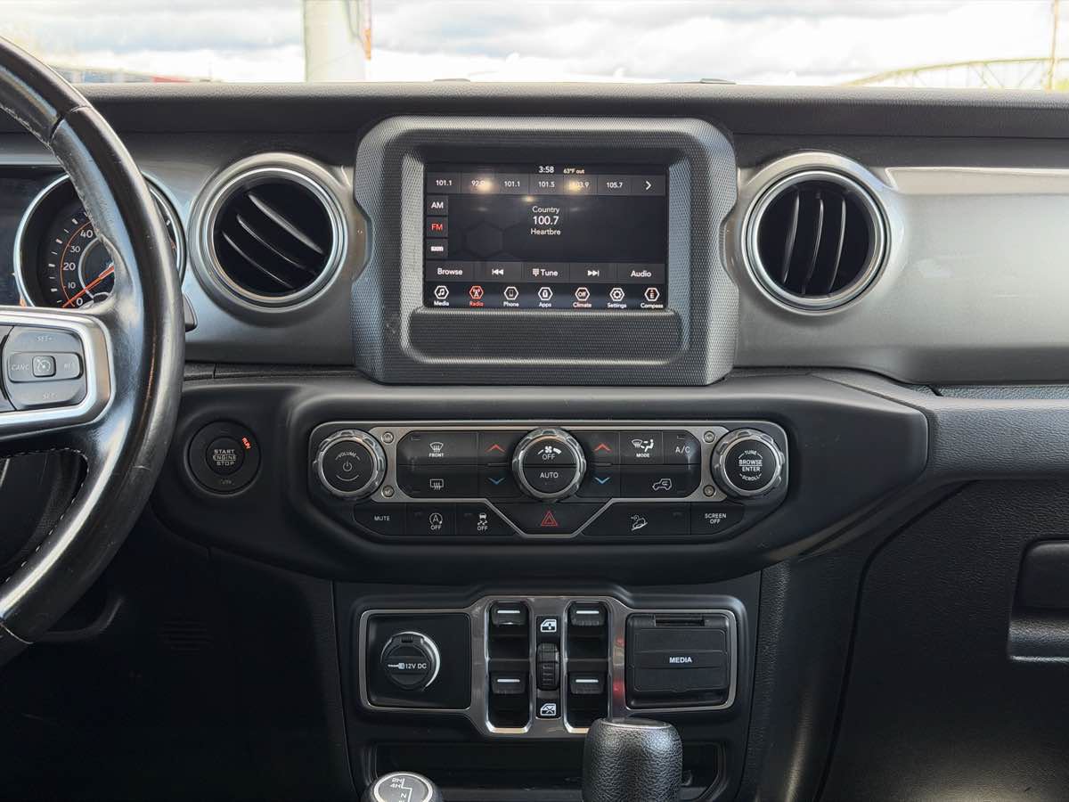 Used 2020 Jeep Wrangler Unlimited Sahara AWD/4WD image 21