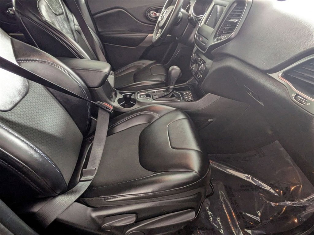 Certified 2019 Jeep Cherokee Latitude Plus w/ Comfort/Convenience Group image 29