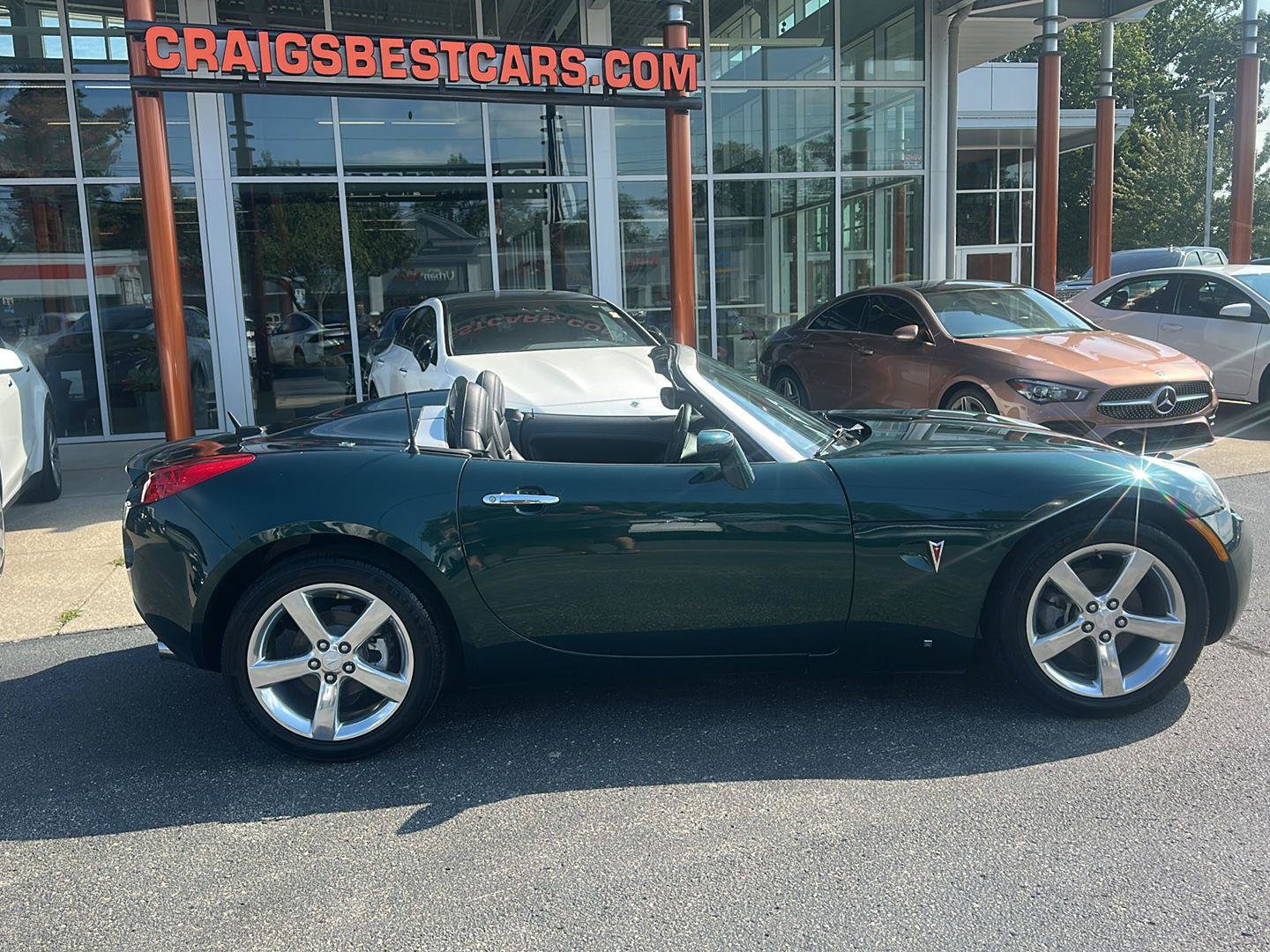Used 2008 Pontiac Solstice Convertible w/ Premium Package RWD image 2