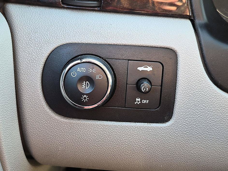 Used 2012 Chevrolet Impala LTZ FWD image 21