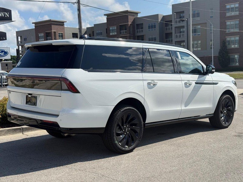 New 2027 Lincoln Navigator L Reserve w/ Jet Appearance Package AWD/4WD image 3