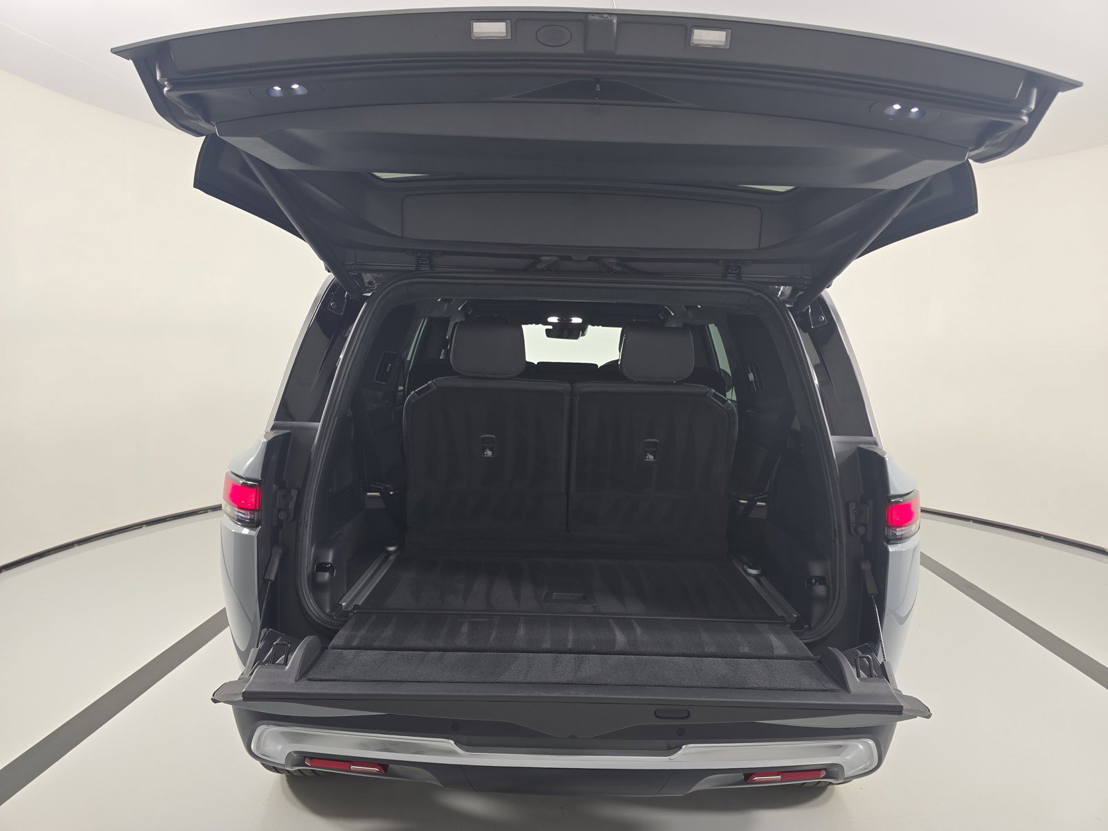 Used 2024 Rivian R1S Adventure image 15