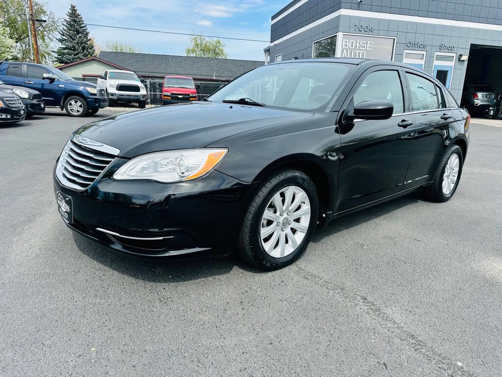Used 2012 Chrysler 200 Touring FWD image 3