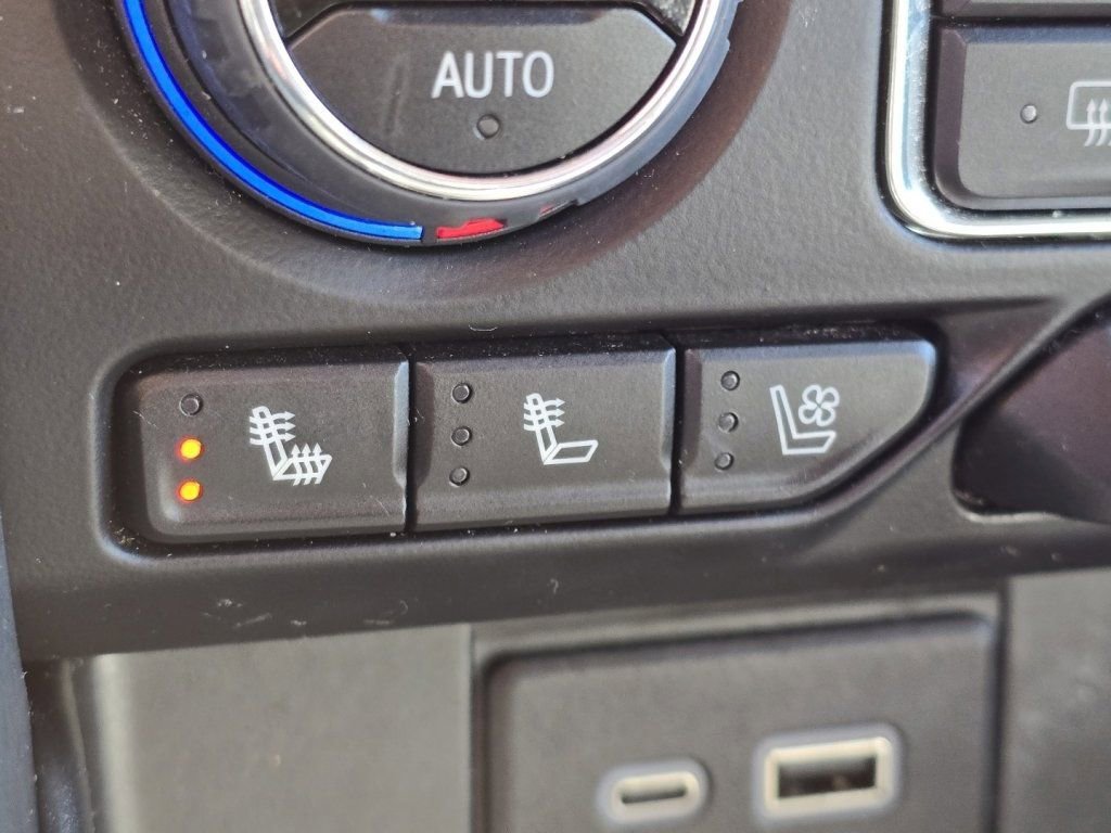 Used 2024 Chevrolet Suburban Premier image 4