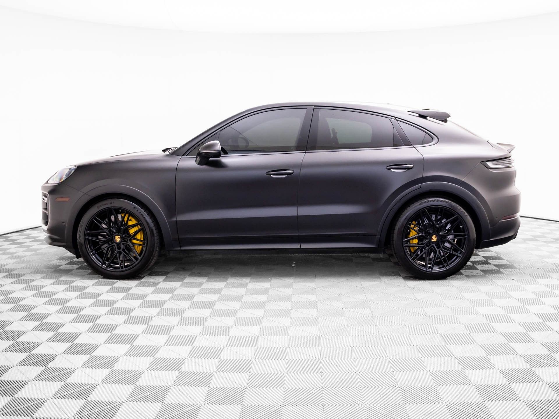 Used 2024 Porsche Cayenne Turbo GT image 2