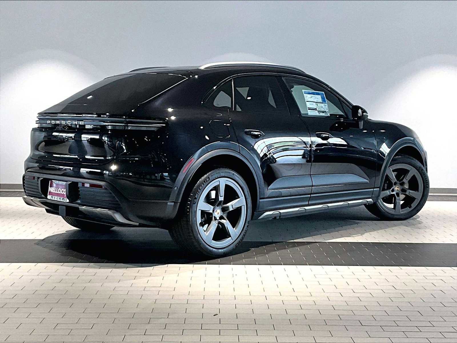 New 2026 Porsche Macan 4 Electric image 7