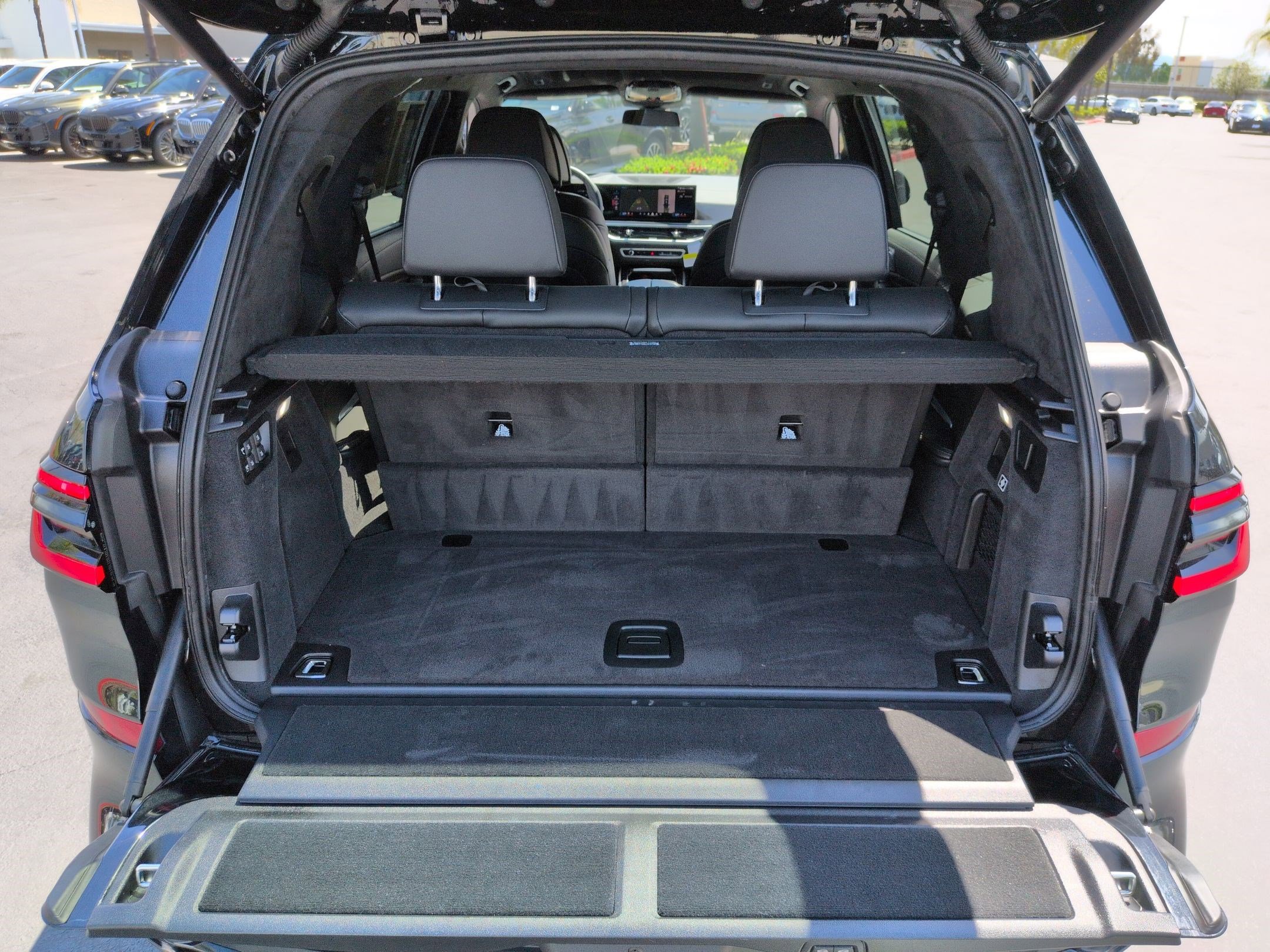 Used 2025 BMW X7 M60i AWD/4WD image 33