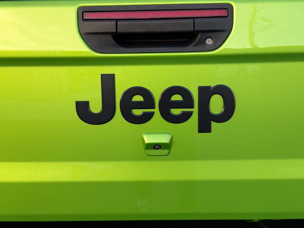 Used 2025 Jeep Gladiator Sport image 11